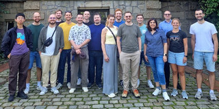 Sommerausflug 2025 Ein Gruppenfoto des Lehrstuhls am Dortmunder Hafen